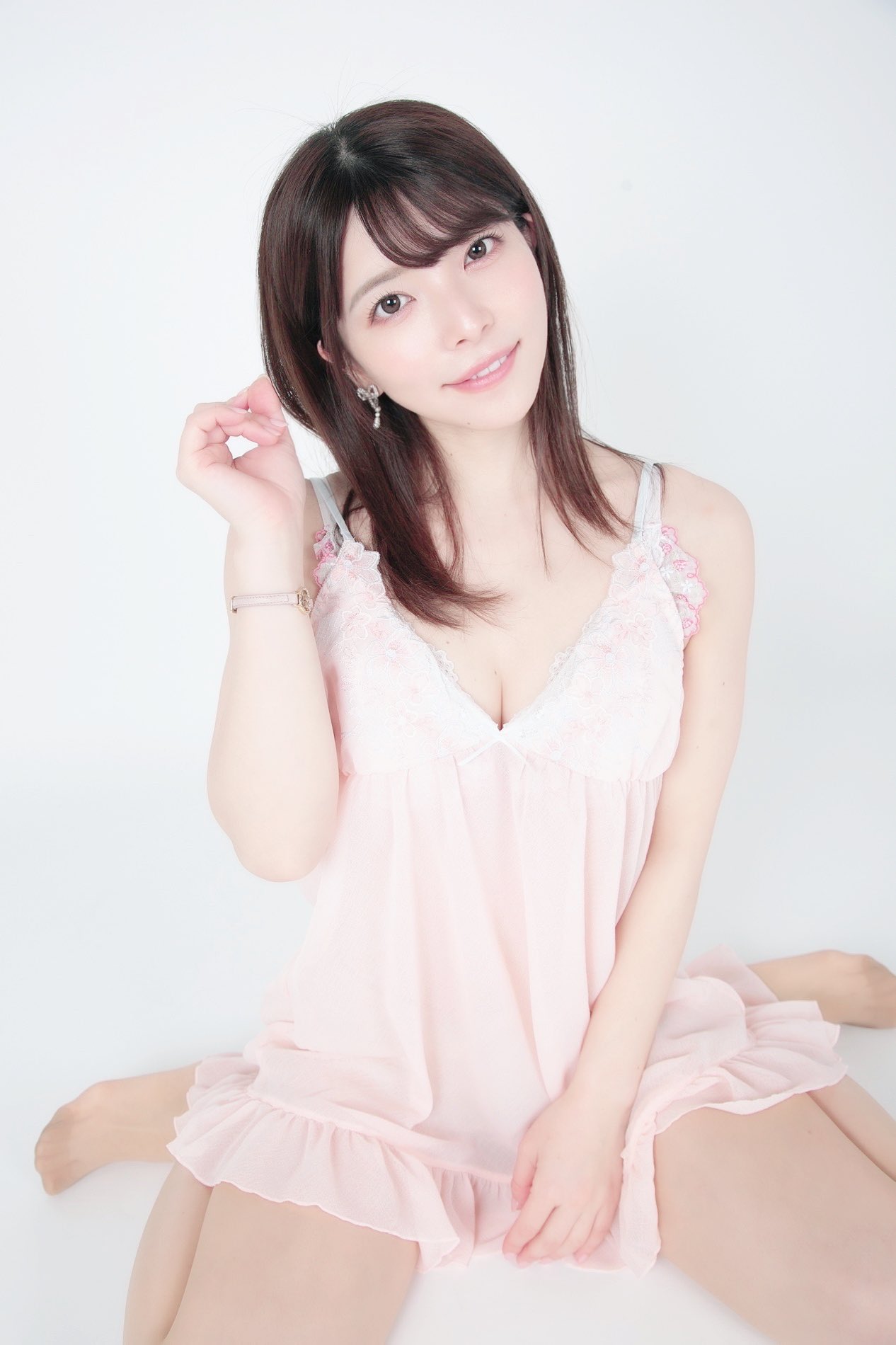 上原亚衣早期在AV 界占有一席之地。 (图片来源:上原亚衣推特)