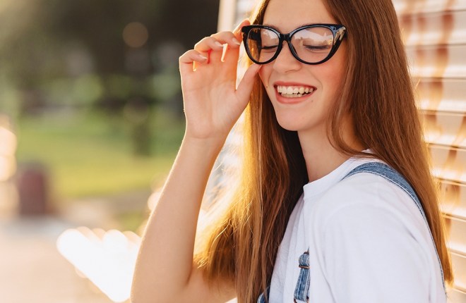 如何去除照片中眼镜的眩光