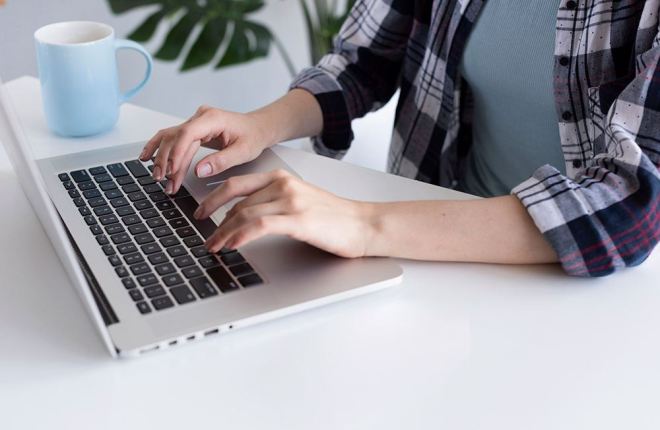 如何在 Excel 中自动添加日期