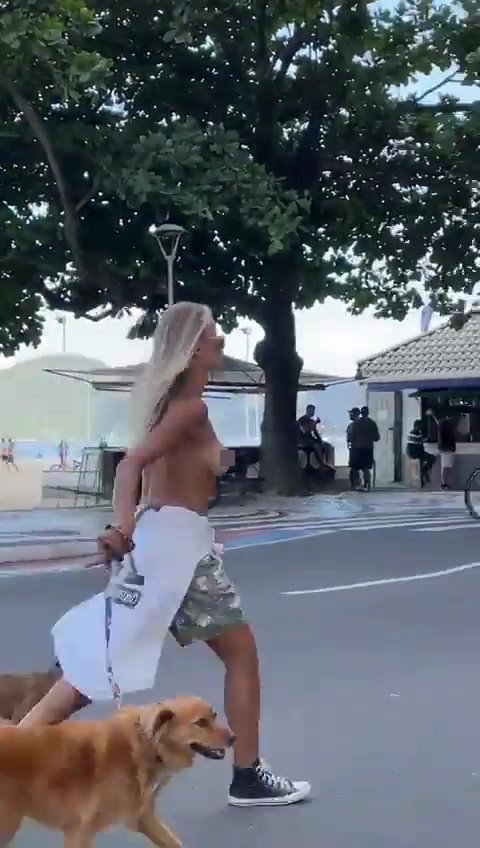 Caroline Werner遛狗被捕 Caroline Werner遛狗被捕